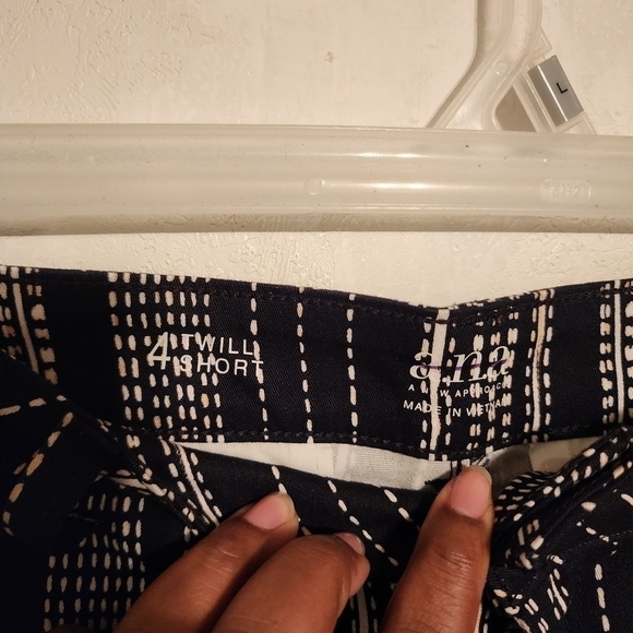 a.n.a Twill 5" Black/White Shorts Size 4 NWOT - Picture 7 of 9